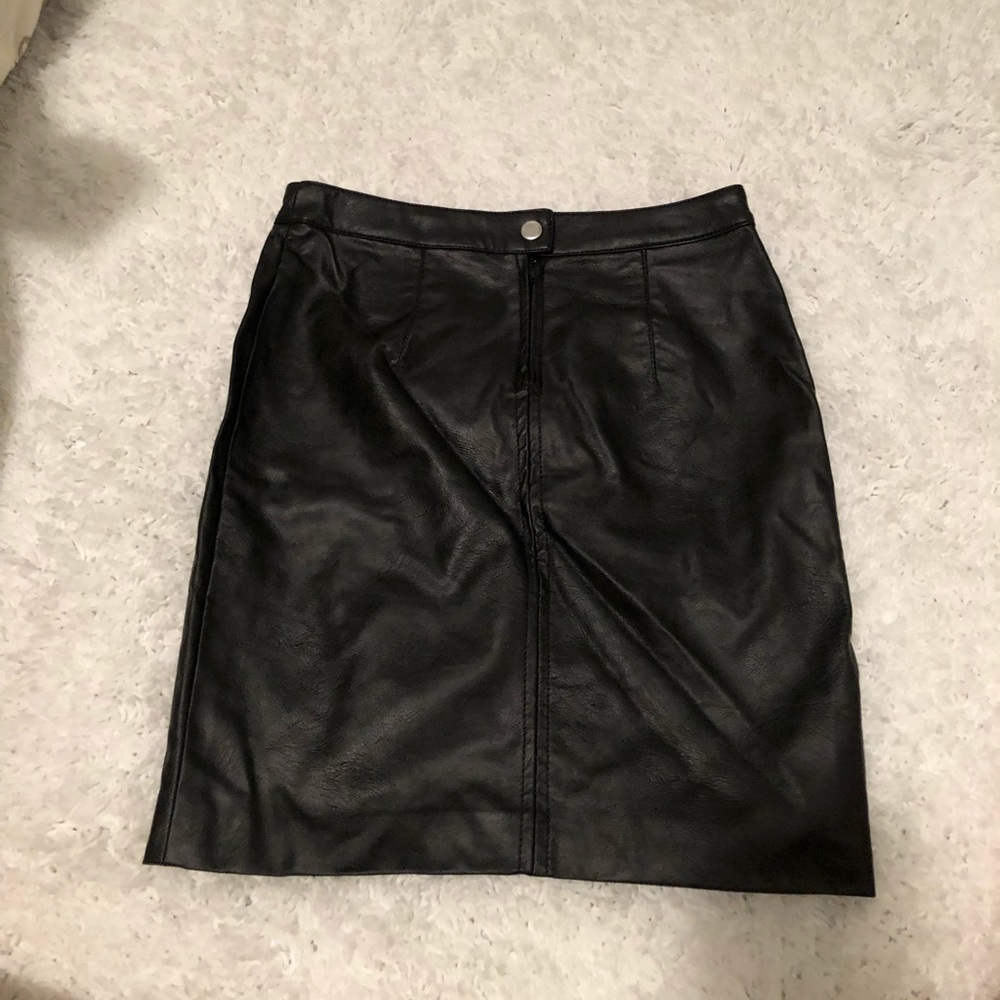 NEVER WORN black leather skirt